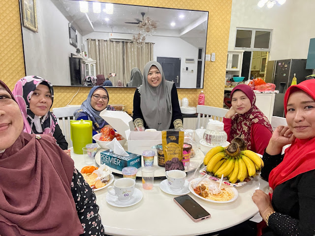 Luangkan Masa Makan Malam Bersama Geng Bas Sekolah