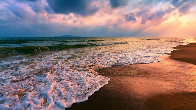 Foamy Sea Waves