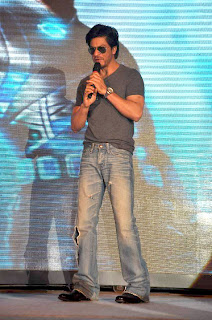 SRK Snapped at 'DDB Videocon' press meet