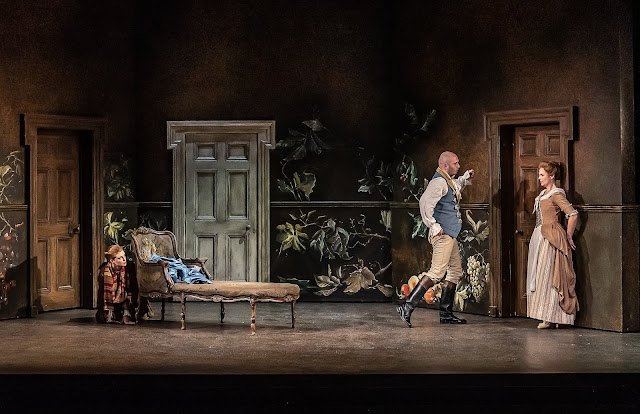 Mozart: Le nozze di Figaro - Wallis Giunta, Toby Girling, Ellie Laugharne - The Grange Festival 2019 (Photo Clive Barda)