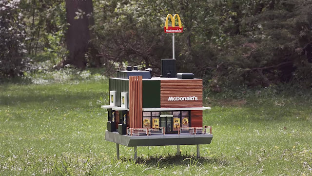 McDonald’s-abre-restaurante-en-miniatura-mchive-para-las-abejas