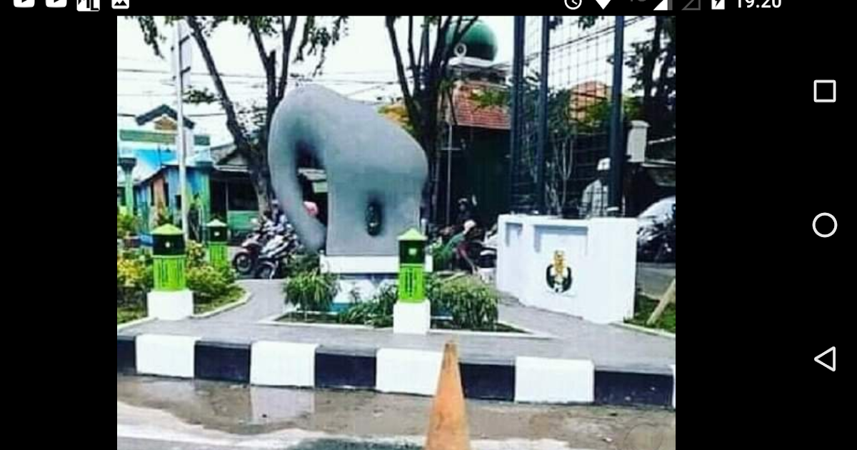 Patung Gajah Mungkur di Gresik  picu kontroversi LAPAK 