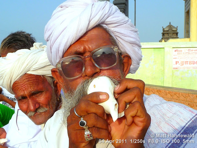 close-up, portrait, © Matt Hahnewald, Facing the World, street portrait, Dravidian people, South India, Kanyakumari, ghats, headshot, Hindu man, old man, pilgerer, conch shell