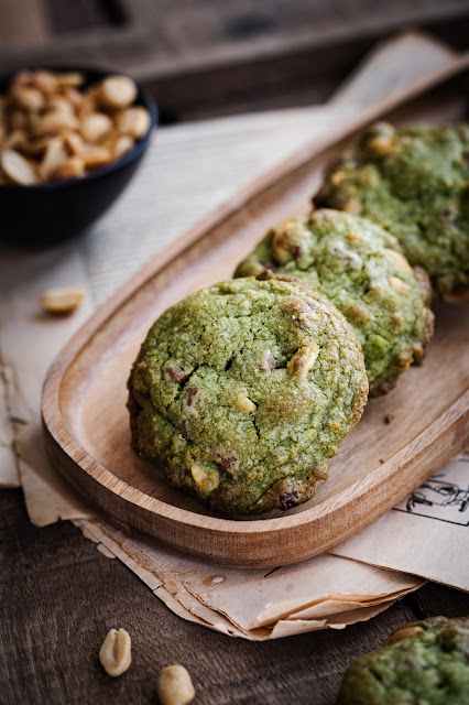 Cookies matcha, cacahuètes et chocolat au lait