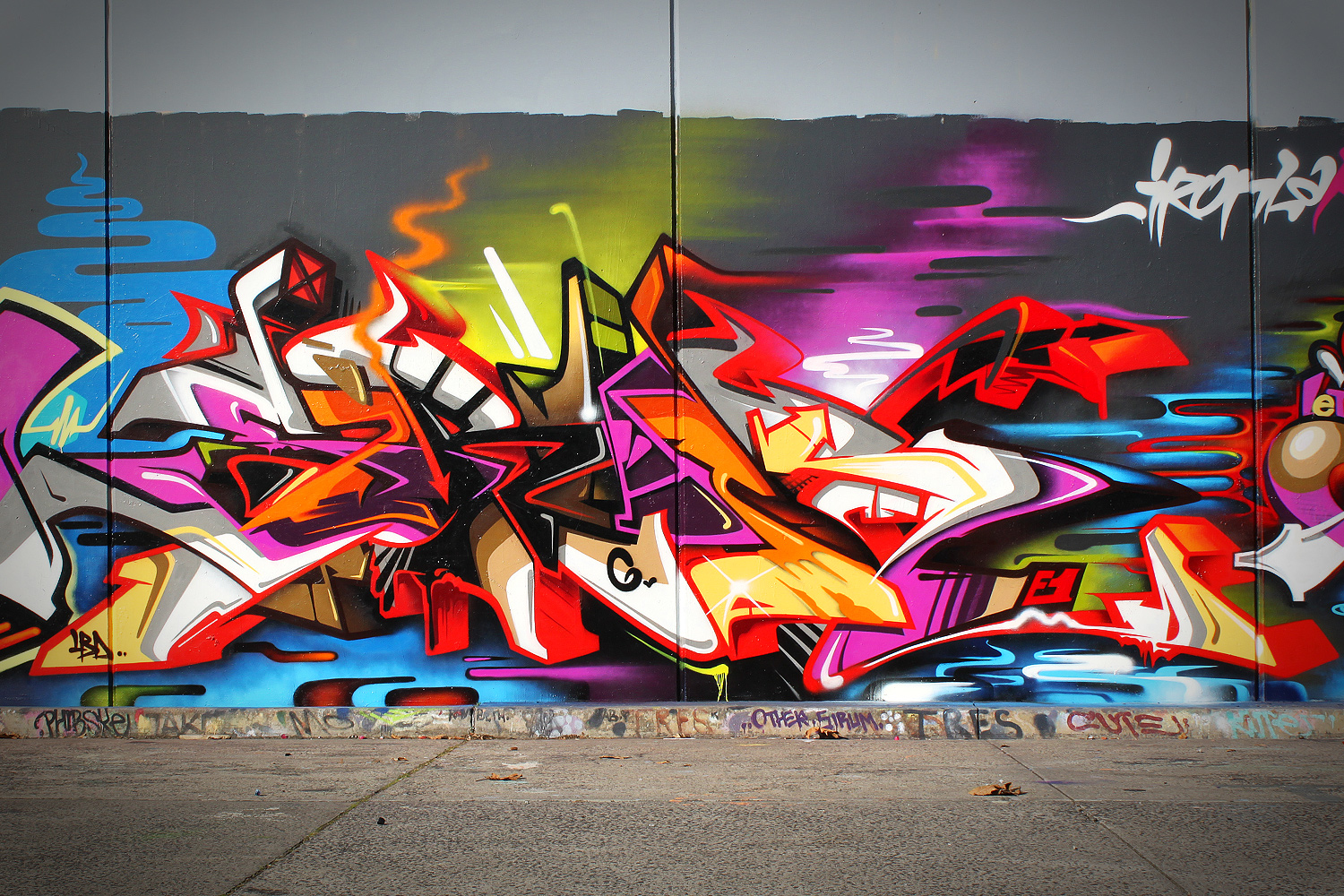 Mural and Graffiti art: June 2013