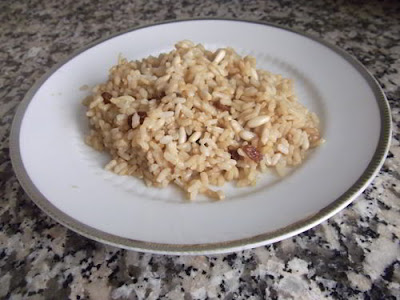 Rice with raisins and pine nuts