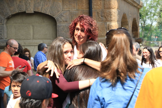 Lágrimas en la despedida por el cierre del colegio La Milagrosa