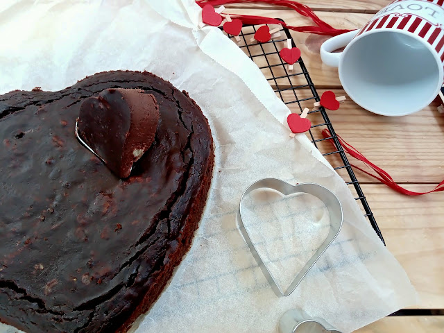 Brownie de lentejas. Receta saludable y sin gluten. Desayuno, merienda, postre, chocolate, miel, cacao, nueces, con horno. Receta fácil, rápida Cuca