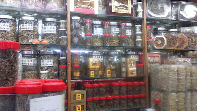 Toko obat Cina di Bugis Street