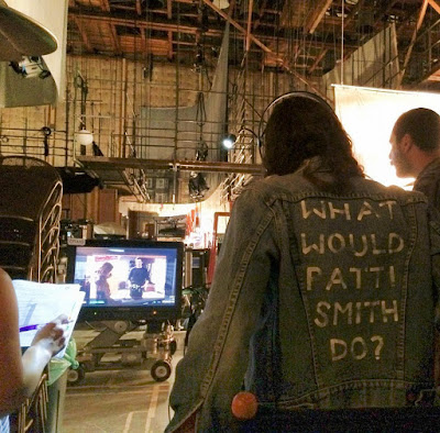 PLL bts episode 7x15 Troian Bellisario directing Lucy Hale and Ian Harding in an Ezria scene