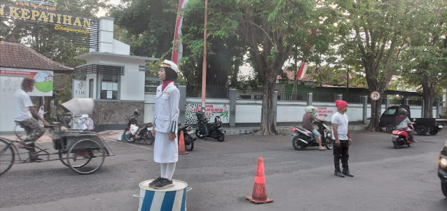 Sholat Dhuha Bersama dan dirangkai Dengan Santunan Anak Yatim Kemudian Dilanjutkan Lomba Mewarnai SDN Kepatihan Banyuwangi Tanggal 26 Juli 2024