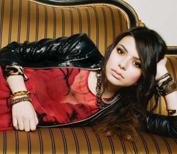 Miranda Cosgrove has uploaded a new Twitter profile picture to her social 