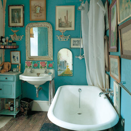 absolutely beautiful things: Dishevelled Bathroom