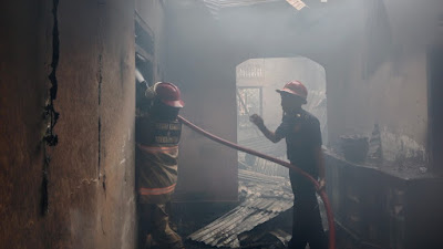 1 Unit rumah dan 4 Bedeng di Bungo ludes terbakar, kerugian ditaksirkan ratusan juta