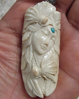 Goddess Pendant w Stone 009