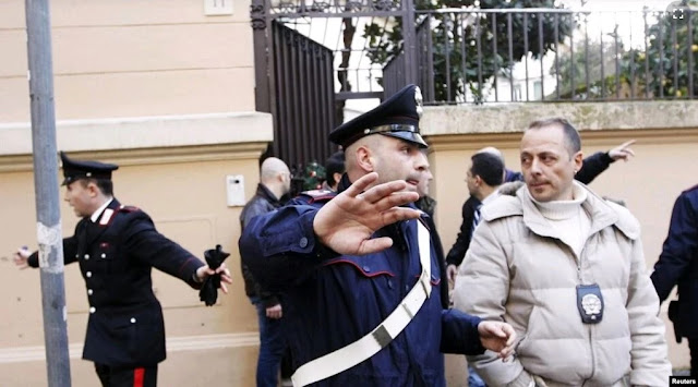 Italian police and agent avoiding cameras