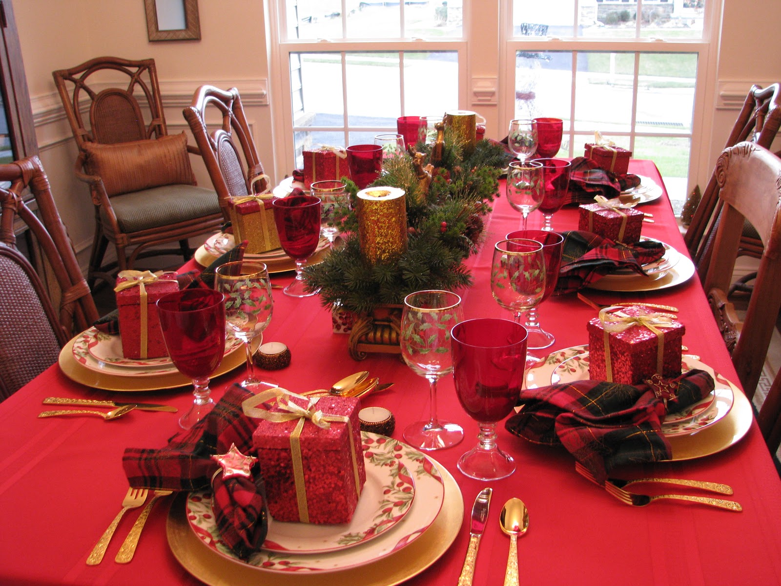 Christmas Eve Dinner Table Decorations