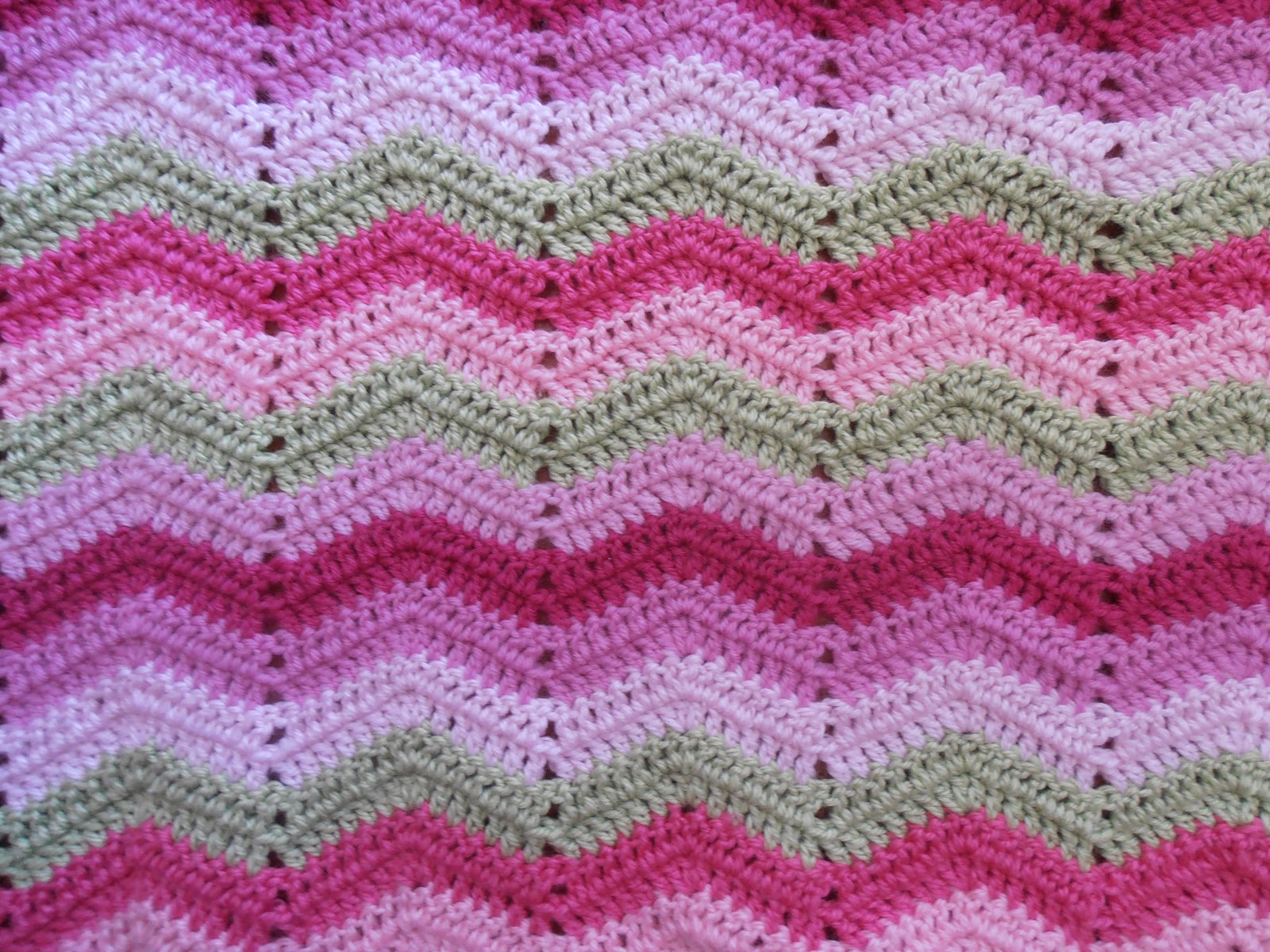 Crafty Friends: Crochet Ripple Blanket
