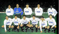 VALENCIA C. F. - Valencia, España - Temporada 1997-98 - Cáceres, Zubizarreta, Djukic, Soria y Angloma; Mendieta, Farinós, Milla, Carboni, Claudio López e Ilie - BARCELONA 3 (Luis Enrique, Rivaldo, Cáceres (p.p.), VALENCIA 4 (Mendieta 2 y Burrito Ortega 2) - 19/01/1998 - Liga de 1ª División, jornada 21 - Barcelona, Nou Camp - El Valencia se clasificó 9º en la Liga, con Claudio Ranieri de entrenador, que en la jornada 4ª había sustituído a Jorge Valdano