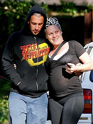 celebrity pregnant 2011