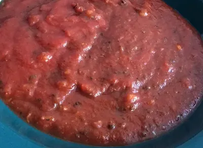 Domowy sos pomidorowy do pizzy i makaronu