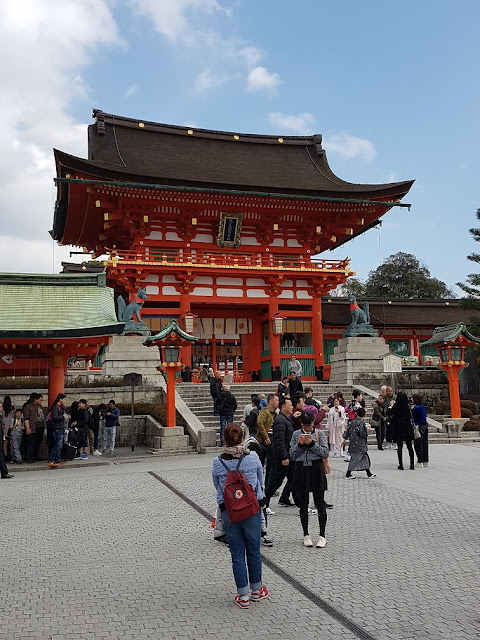 kyoto fushimi inari shrine main gate