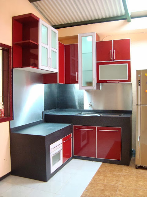 Contoh desain dapur warna merah