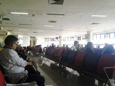 Ambon, Malukupost.com - Arus penumpang di Bandara Internasional Pattimura Ambon mengalami peningkatan sebesar 16,7 persen pada triwulan pertama tahun 2018. "Trafik penumpang di Bandara Pattimura mencapai 346.116 penumpang atau mengalami peningkatan 16,7 persen dibandingkan periode tahun 2017 mencapai 297.777 penumpang, " kata General Manager PT Angkasa Pura I (Persero) Bandara Internasional Pattimura Ambon Amirudin Florensius, Senin (23/4).