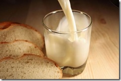 glass_of_milk_and_bread_large
