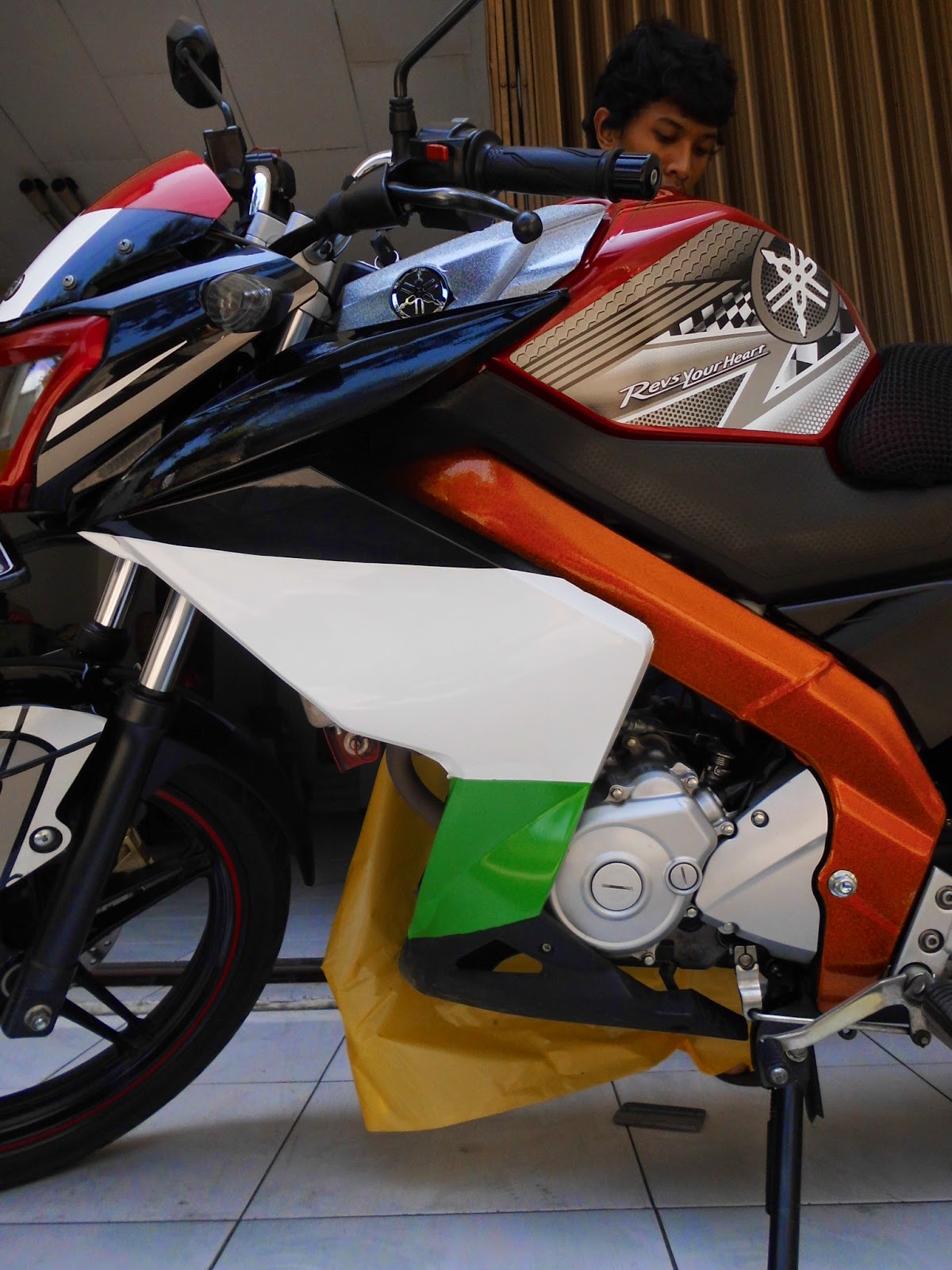 Kumpulan Modifikasi New Vixion Dengan Cutting Sticker 