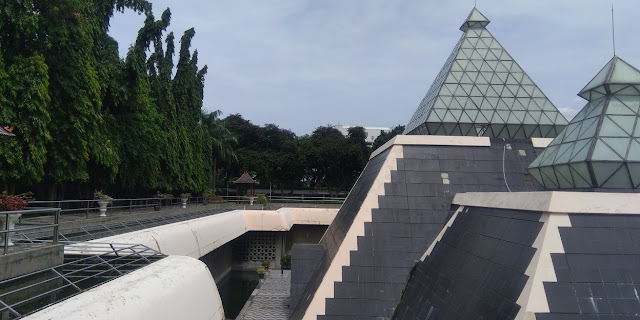 Sekitaran Gedung Museum 10 November Surabaya