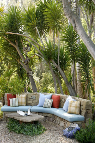 BACKYARD AND PATIO FURNITURE 