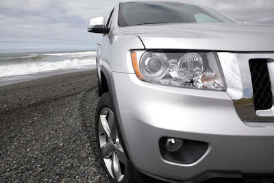 2011 Jeep Grand Cherokee Headlight