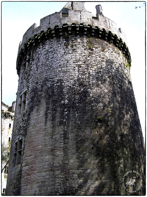 ELVEN (56) - Château-fort de Largoët : Tour ronde (XVe siècle)