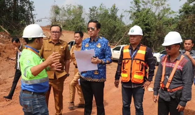 Terus Upayakan Terealisasinya Jalan Alternatif Angkutan Batu Bara, Plt Bupati Tinjau Jalur Khusus PT. RMKE