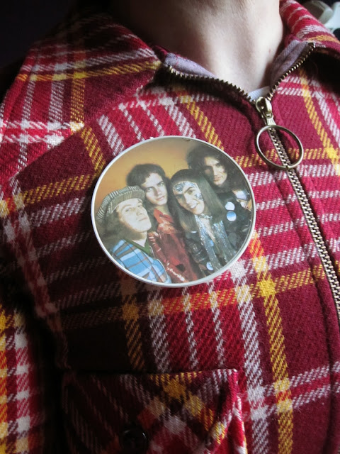 " Kiss me , i am a tiger " vintage pinback button "I'm sweet but not sixteen" button vintage Go Mod badge vintage giant Slade badge "I'm a tiger , can i get in your tank ?" badge vintage Slade heart brooch huge 70's Slade badge 1960 60s 1970 70s 160's 1970's 60's 70's pin glam rock dave hill  Dave Hill, Don Powell,  Neville noddy Holder, Jim Lea