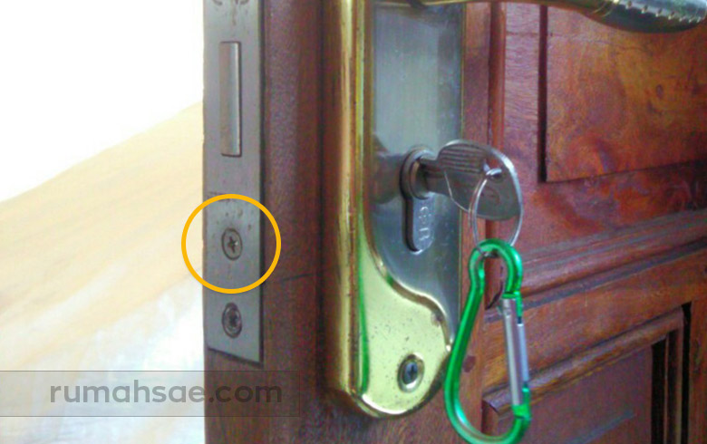   Cara  Mengganti Silinder  Kunci  Pintu  Rumah  Itu Mudah 