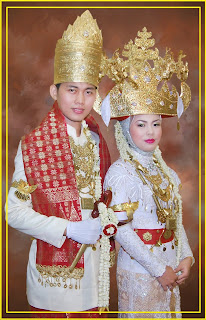 Baju Adat Daerah Lampung