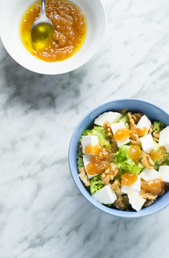 Ensalada de escarola, queso, nueces y vinagreta de membrillo sin lactosa La Rosa Dulce