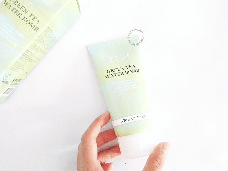 Sebenernya saya agak resah sama klaim produknya Bonajour Green Tea Water Bomb Review