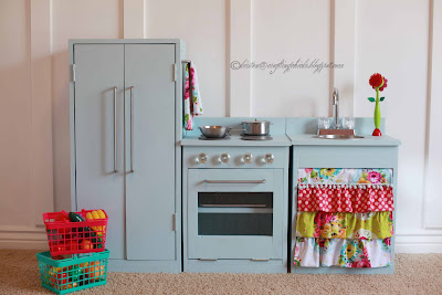  Kitchens  Kids on Across This Fantastic Diy Little Girl S Play Kitchen Over At Knock