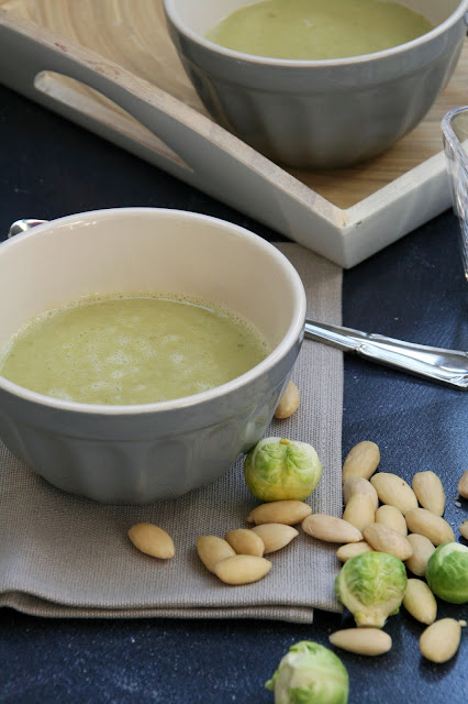 Rosenkohl-Soupie mit MandelRosenkohl mit Mandel