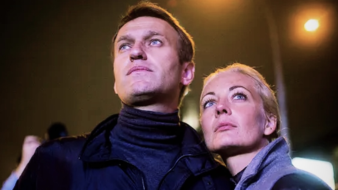 Russian opposition leader Alexei Navalny with his wife Yulia in Moscow, Russia, in September 2013. (AP/Evgeny Feldman)