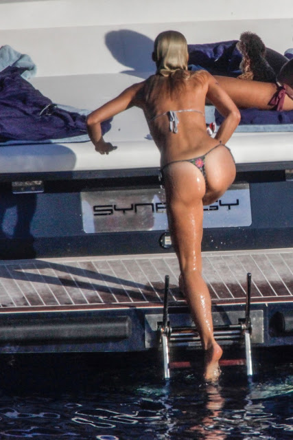 Michelle Hunziker sexy thong bikini