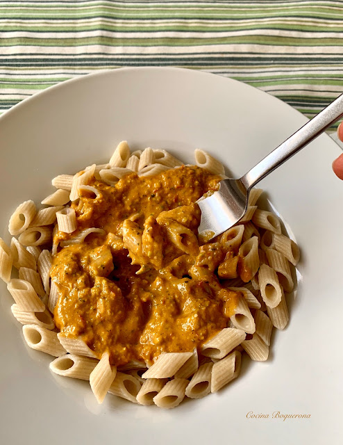 Salsa para pasta con tomate y pesto de piñones y pistachos