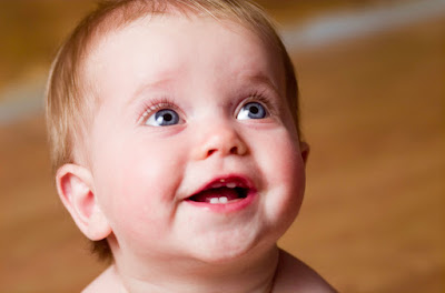 Bố mẹ nên làm gì khi trẻ chậm thay răng sữa