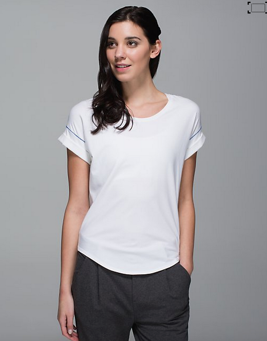 http://www.anrdoezrs.net/links/7680158/type/dlg/http://shop.lululemon.com/products/clothes-accessories/tops-short-sleeve/Weekend-Short-Sleeve?cc=0002&skuId=3599311&catId=tops-short-sleeve