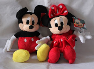 Gambar boneka Mickey dan Minnie Mouse berpasangan 7