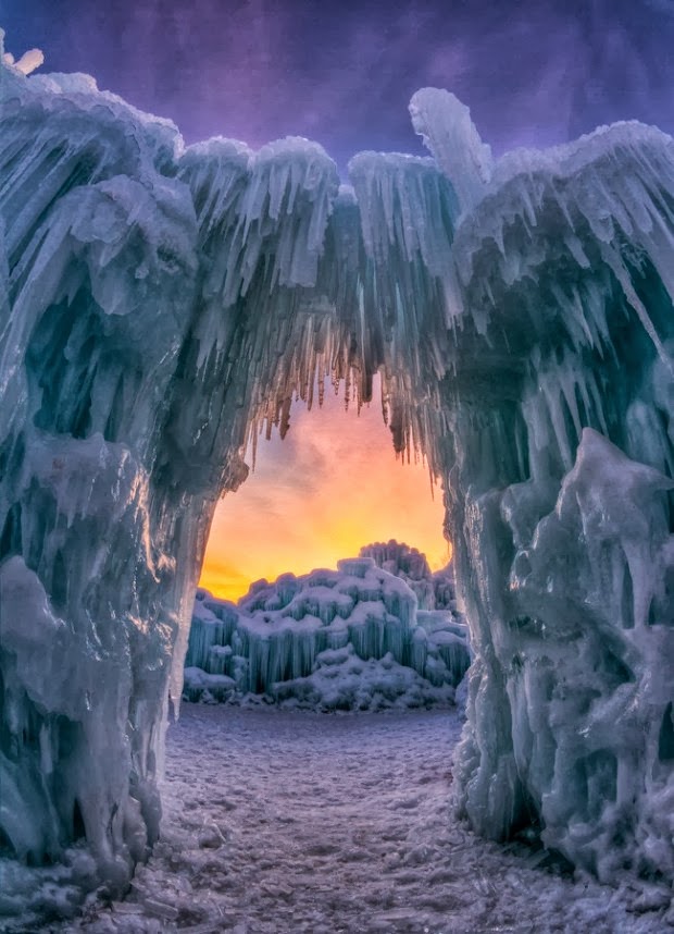 Ice Arch. Utah  - 12 Stunning Photos of Places Decorated with the Most Beautiful Element Water in Solid State