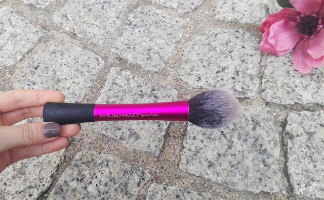 Pincel Blush Brush da Real Techniques 